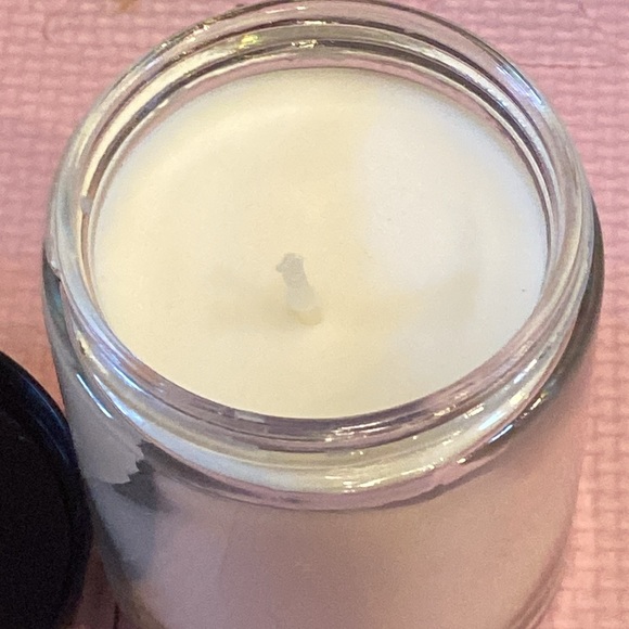 PEACH 🍑 BELLINI SINGLE WICK CANDLE. SMELLS YUMMYYYY! 😋 - Picture 5 of 6